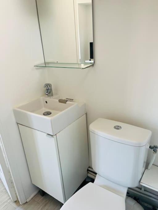 Appartement T2 Au Pied Du Vieux Port Et Vue Notre Dame Marseilles